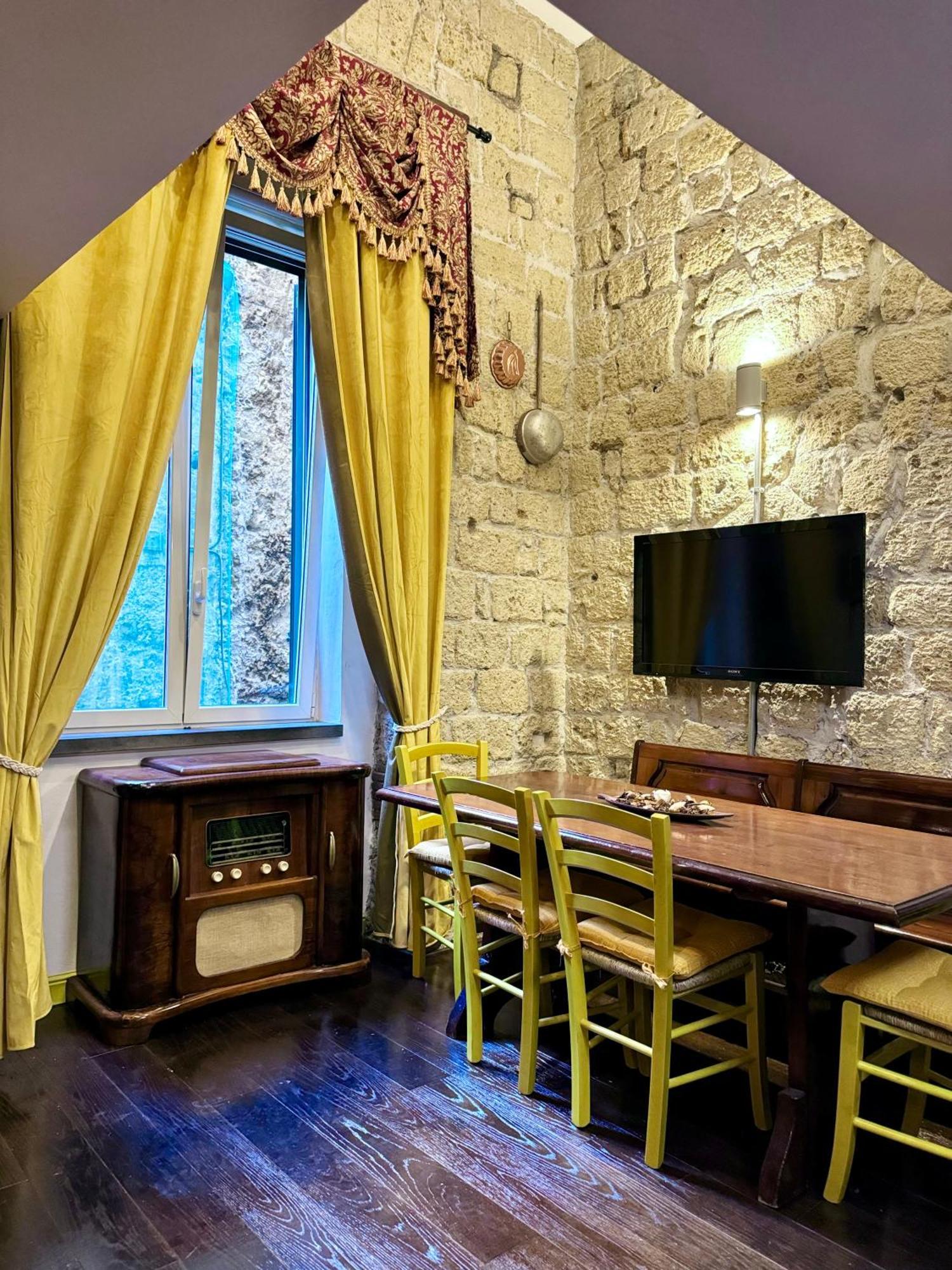 Carlito'S House- Un'Intera Casa Al Centro Storico Lejlighed Napoli Eksteriør billede